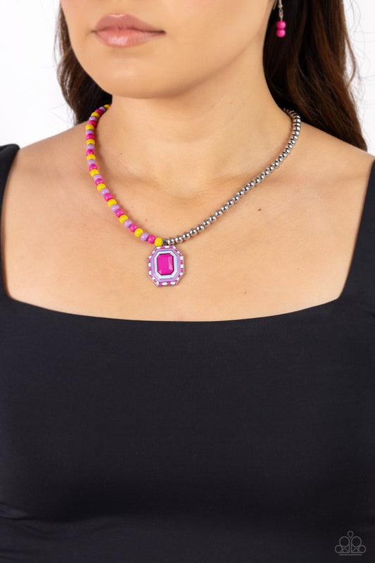 Contrasting candy necklace