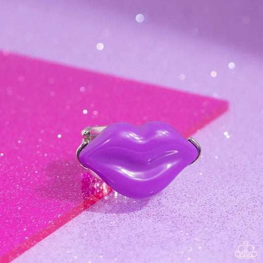 Lively lips purple ring