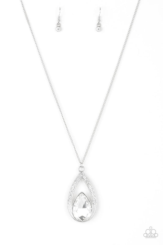 Notorious white necklace