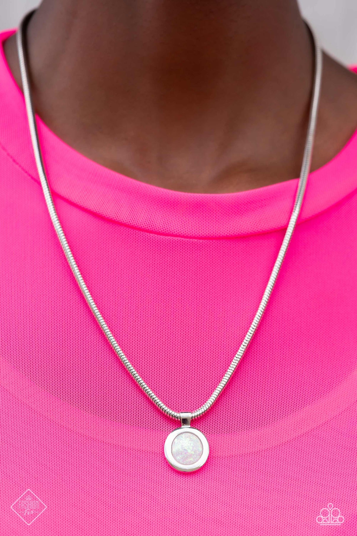 High strung white necklace